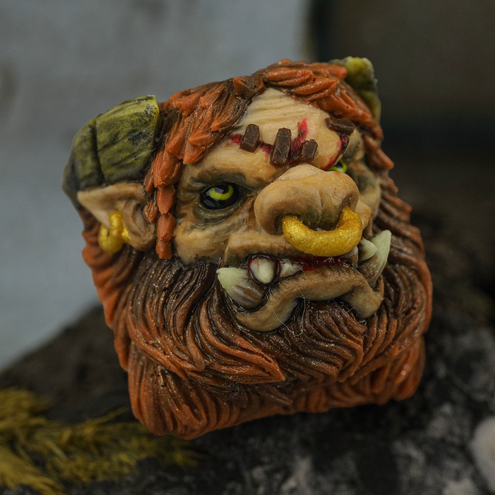 Goldenstar Keycap - Beast Titan Bara