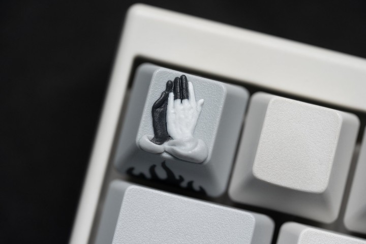 Alpha Keycaps - Black Flame  (T) Prayge