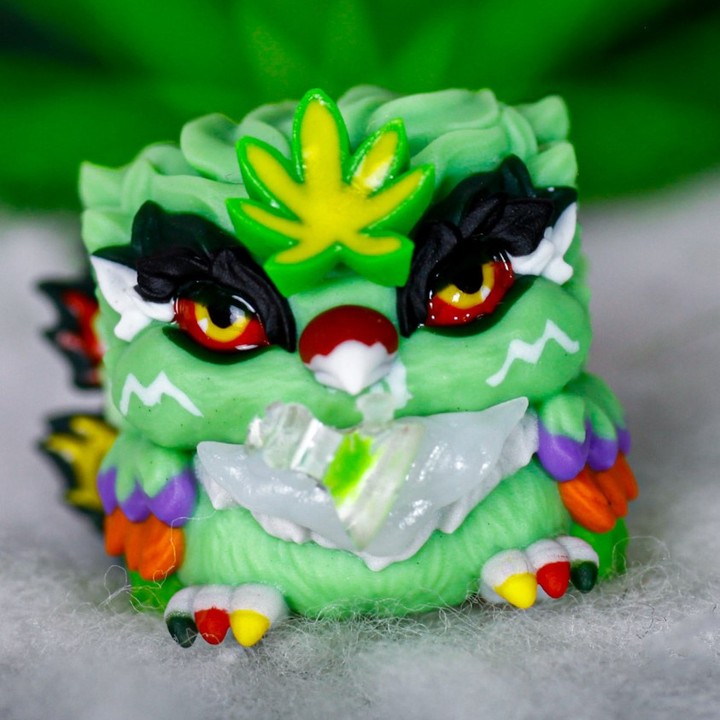 Crystal Pieces - Kannabisu Phelix