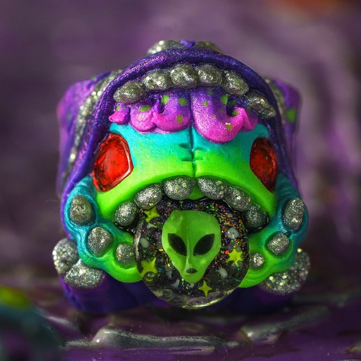 Goldenstar Keycap - Roswell Hungercorn